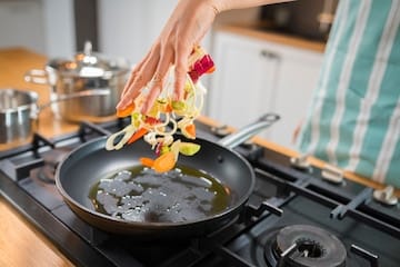 praktisch und einfach mit drei tricks vermeiden sie fettspritzer beim braten | Praktisch und einfach: Mit drei Tricks vermeiden Sie Fettspritzer beim Braten |